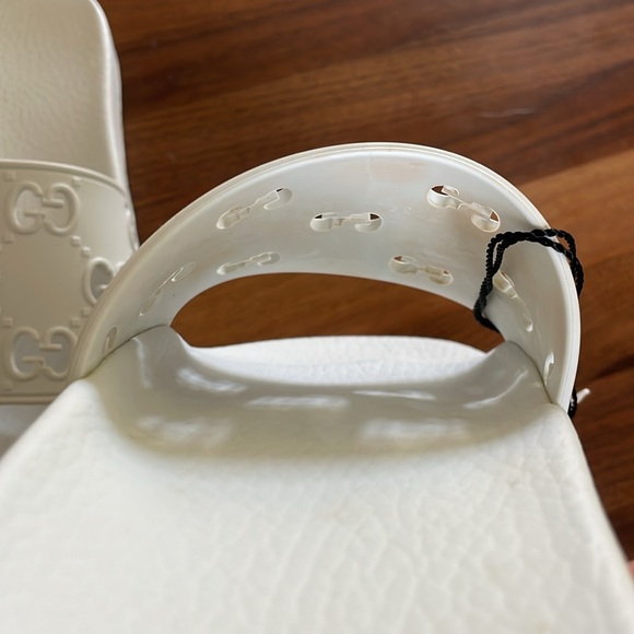 Authentic Gucci Pool Slides Interlocking G Design - Picture 4 of 11